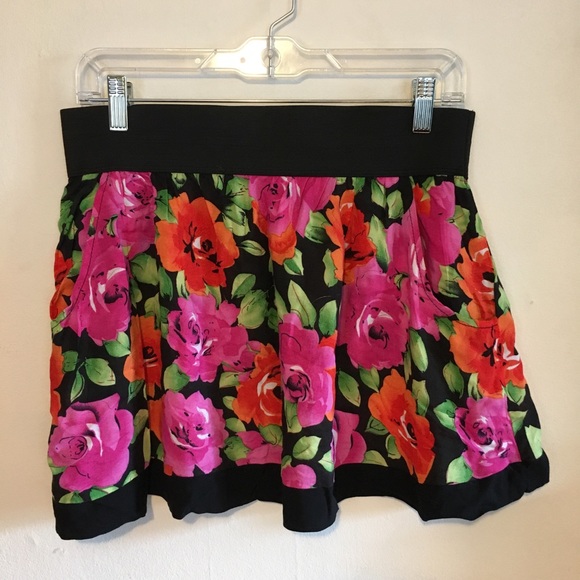 🌱Flowy Flower Skirt🌱 - Picture 1 of 4